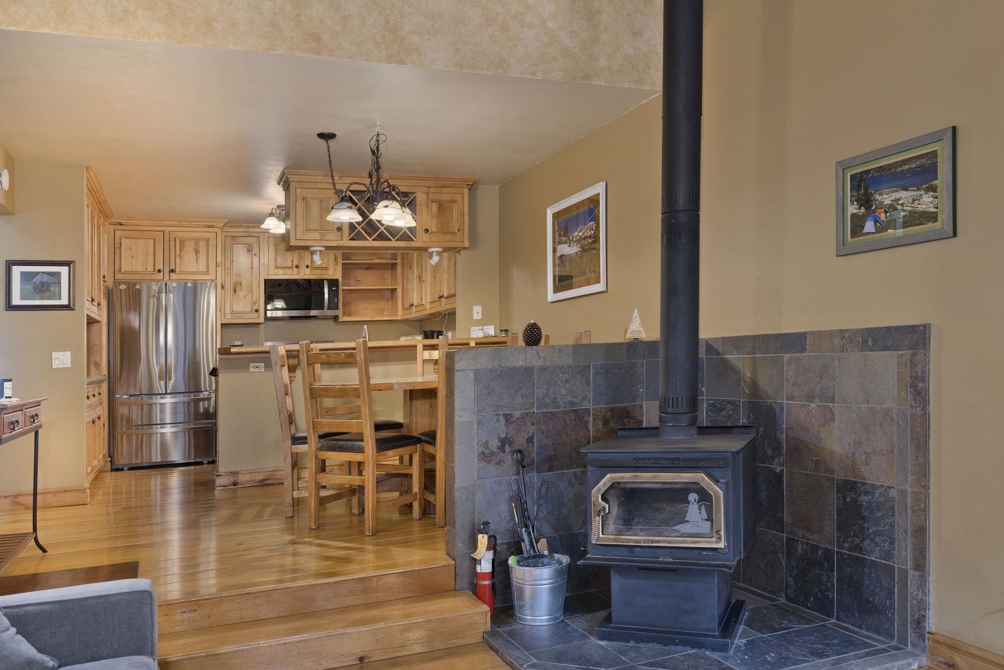 2252 Meridian Boulevard, Unit 32 Mammoth Lakes, CA 93546 - Photo 5 of 31