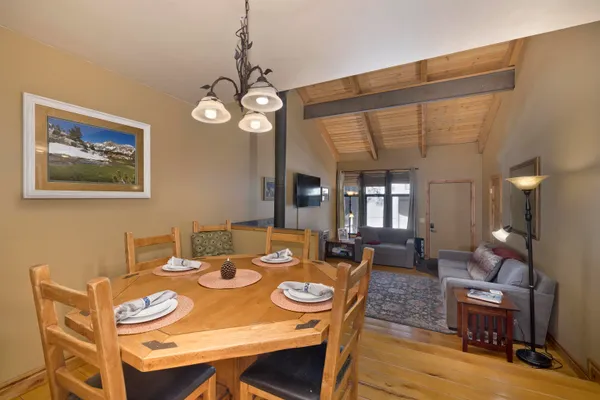 $820,000 | 2252 Meridian Boulevard, Unit 32, Mammoth Lakes, CA 93546