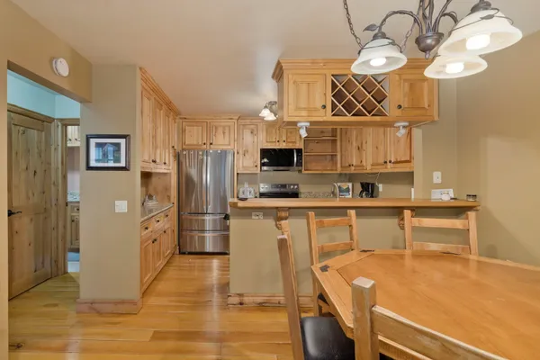 $820,000 | 2252 Meridian Boulevard, Unit 32, Mammoth Lakes, CA 93546