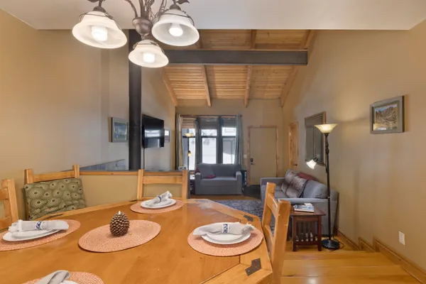 $820,000 | 2252 Meridian Boulevard, Unit 32, Mammoth Lakes, CA 93546