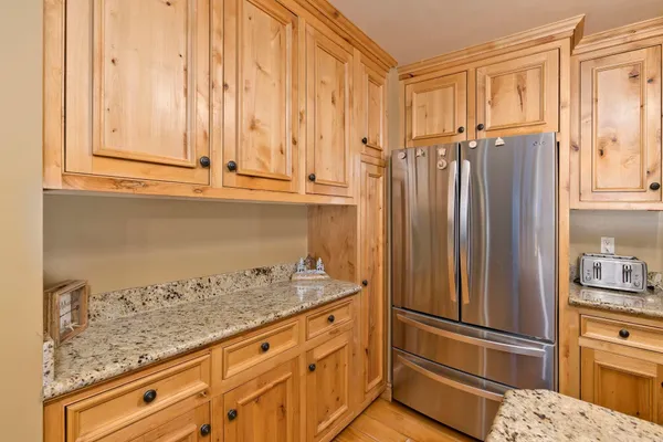 $820,000 | 2252 Meridian Boulevard, Unit 32, Mammoth Lakes, CA 93546