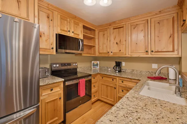 $820,000 | 2252 Meridian Boulevard, Unit 32, Mammoth Lakes, CA 93546