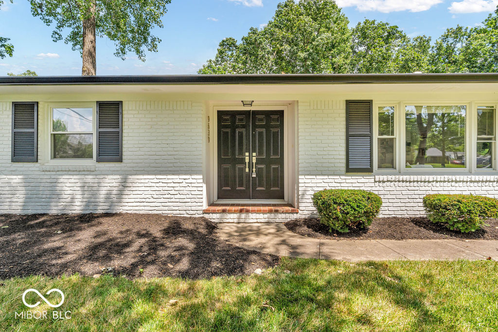 9639 Maple Drive Carmel, IN 46280 - Photo 2 of 35