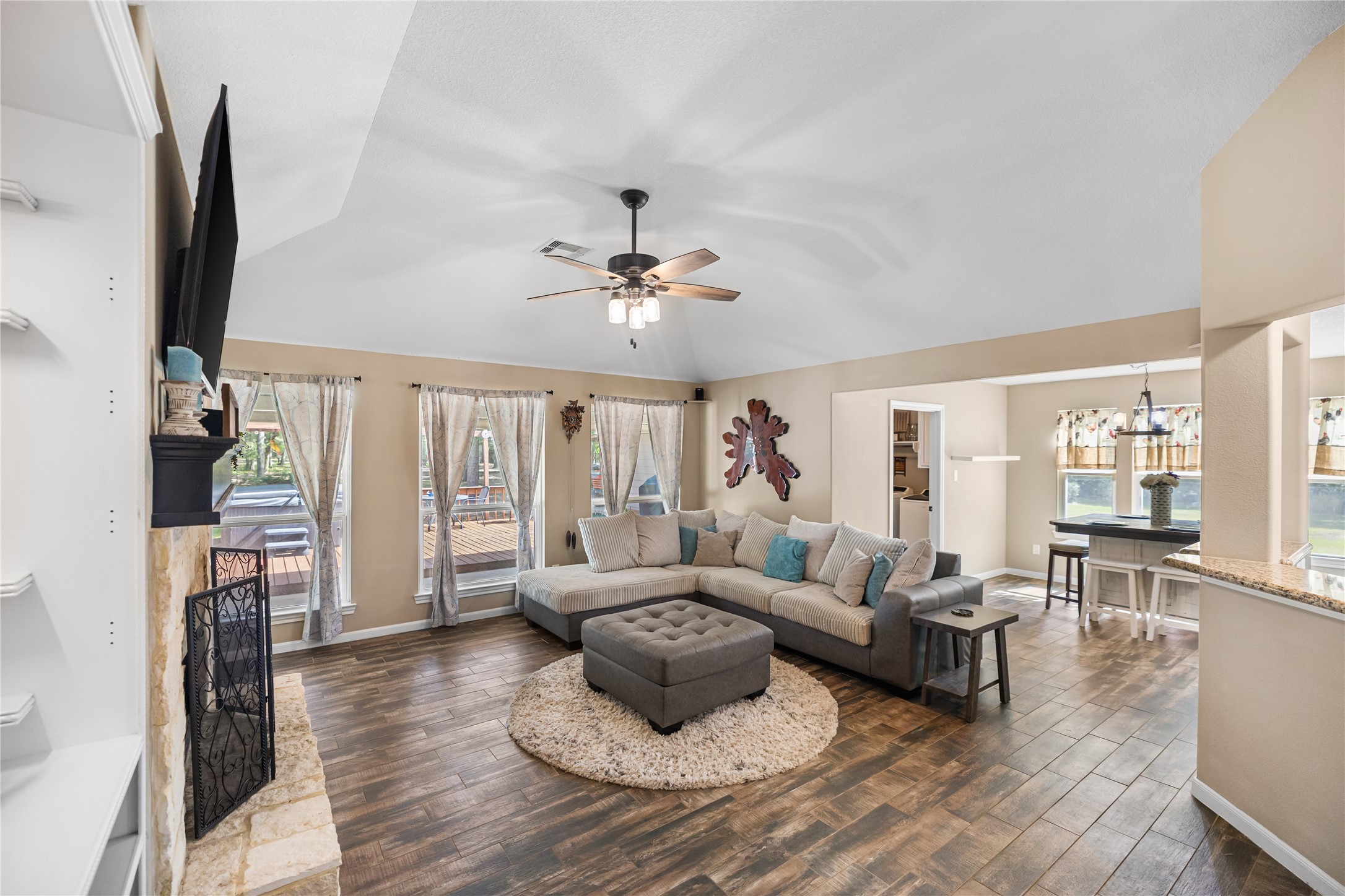 8997 Hickory Road Plantersville, TX 77363 - Photo 5 of 31