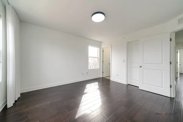 $3,300 | 667 West Hickory Street, Mundelein, IL 60060