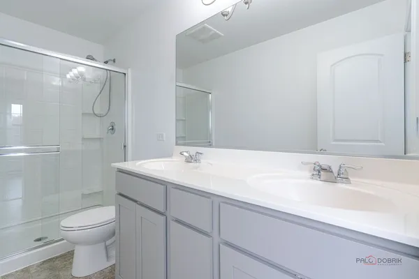 $3,300 | 667 West Hickory Street, Mundelein, IL 60060