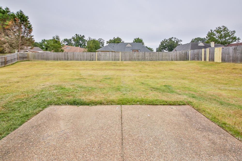 6839 Hare Pointe Bartlett, TN 38002 - Photo 26 of 35 a view of a swimming pool and a yard