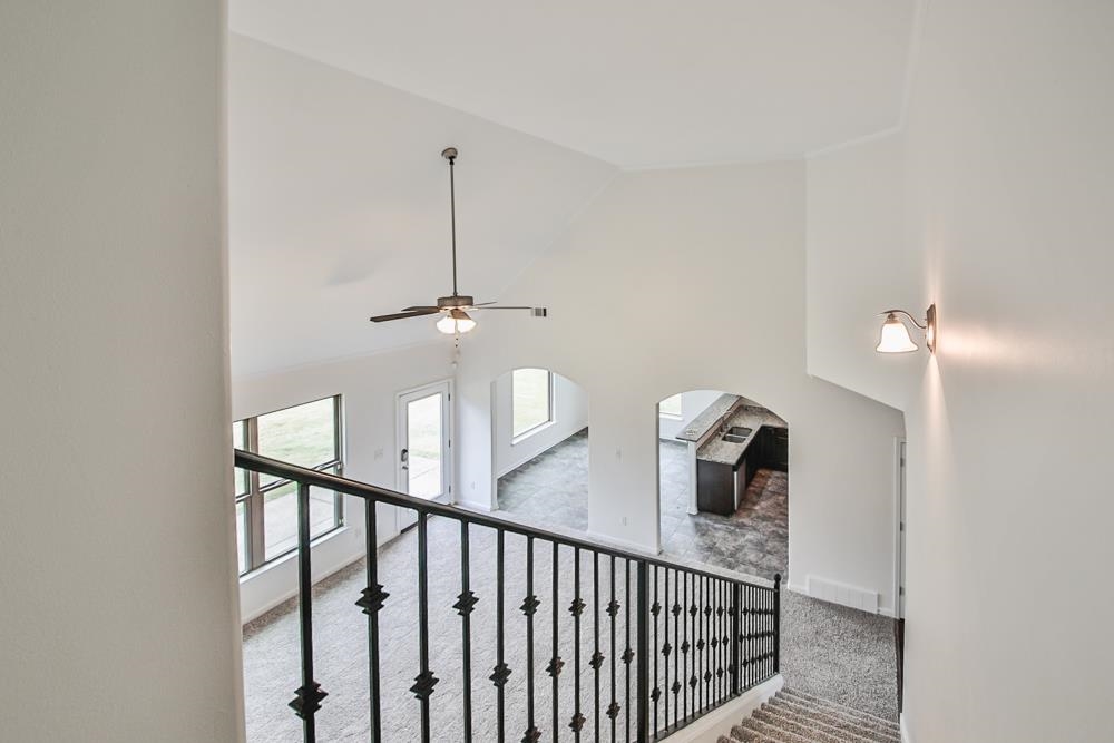 6839 Hare Pointe Bartlett, TN 38002 - Photo 31 of 35 a view of a hallway with windows