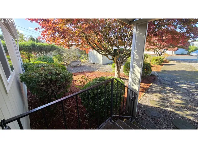 a black and white photo of a room