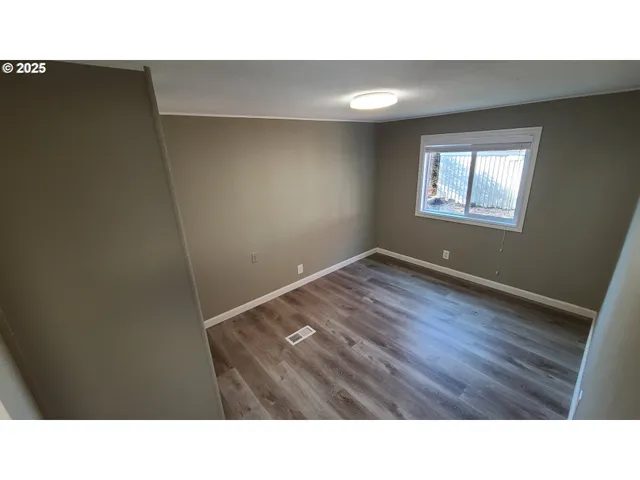 a black and white photo of a room