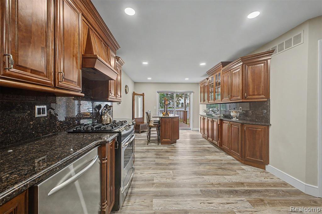 816 North Beech Daly Road Dearborn Heights, MI 48127 - Photo 13 of 47