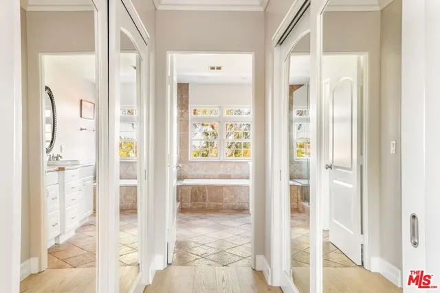 $1,998,000 | 3942 Glenridge Drive, Sherman Oaks, CA 91423