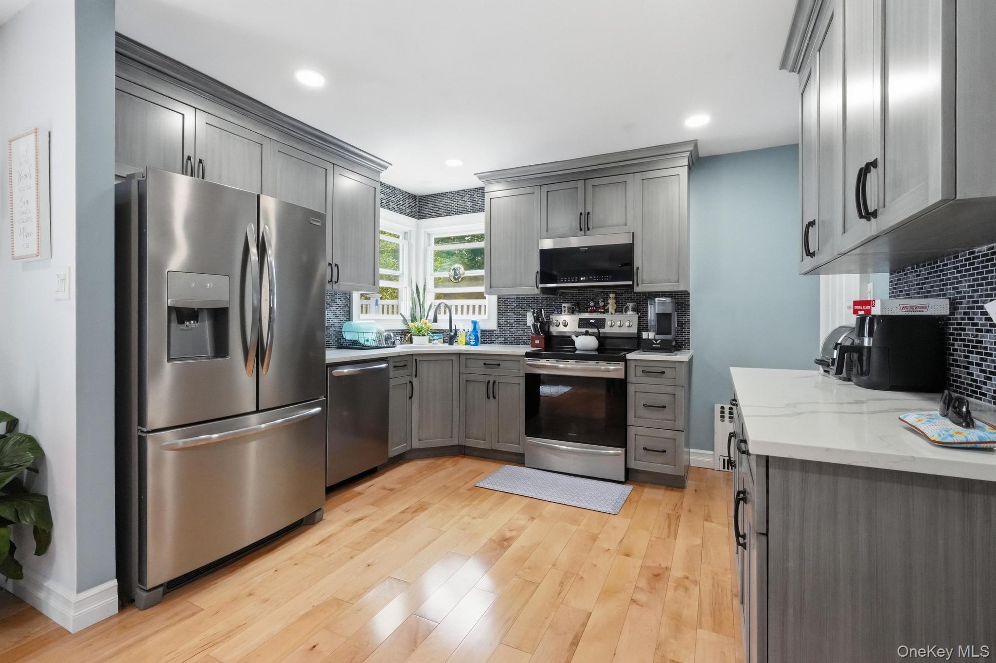 841 Willow Road Franklin Square, NY 11010 - Photo 5 of 27