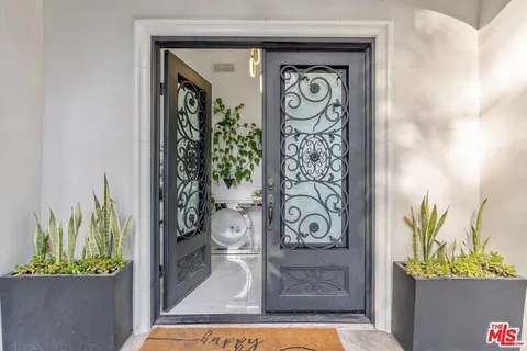 $2,400,000 | 4854 Brewster Drive, Tarzana, CA 91356