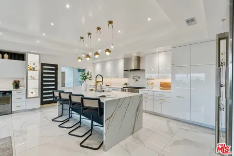 $2,400,000 | 4854 Brewster Drive, Tarzana, CA 91356