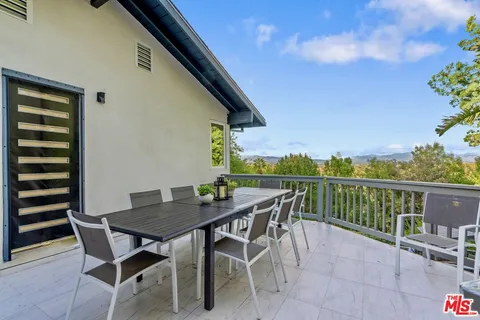 $2,400,000 | 4854 Brewster Drive, Tarzana, CA 91356