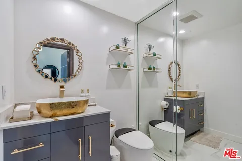 $2,400,000 | 4854 Brewster Drive, Tarzana, CA 91356