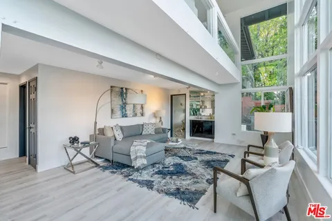 $2,400,000 | 4854 Brewster Drive, Tarzana, CA 91356