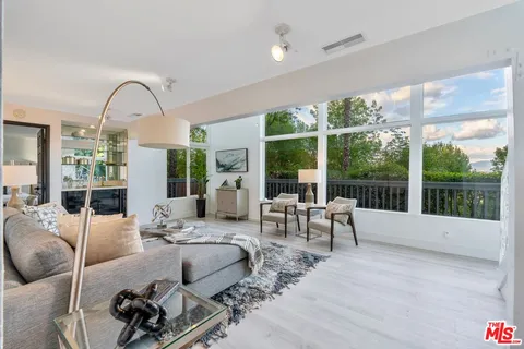 $2,400,000 | 4854 Brewster Drive, Tarzana, CA 91356