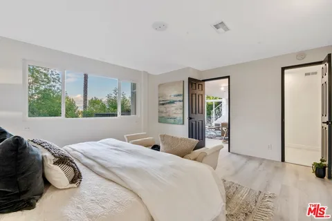 $2,400,000 | 4854 Brewster Drive, Tarzana, CA 91356