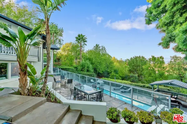 $2,299,000 | 4854 Brewster Drive, Tarzana, CA 91356