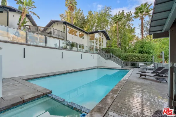 $2,299,000 | 4854 Brewster Drive, Tarzana, CA 91356