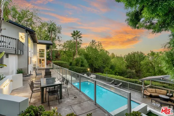 $2,299,000 | 4854 Brewster Drive, Tarzana, CA 91356