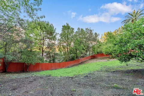 $2,400,000 | 4854 Brewster Drive, Tarzana, CA 91356