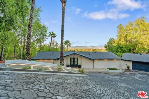 $2,400,000 | 4854 Brewster Drive, Tarzana, CA 91356