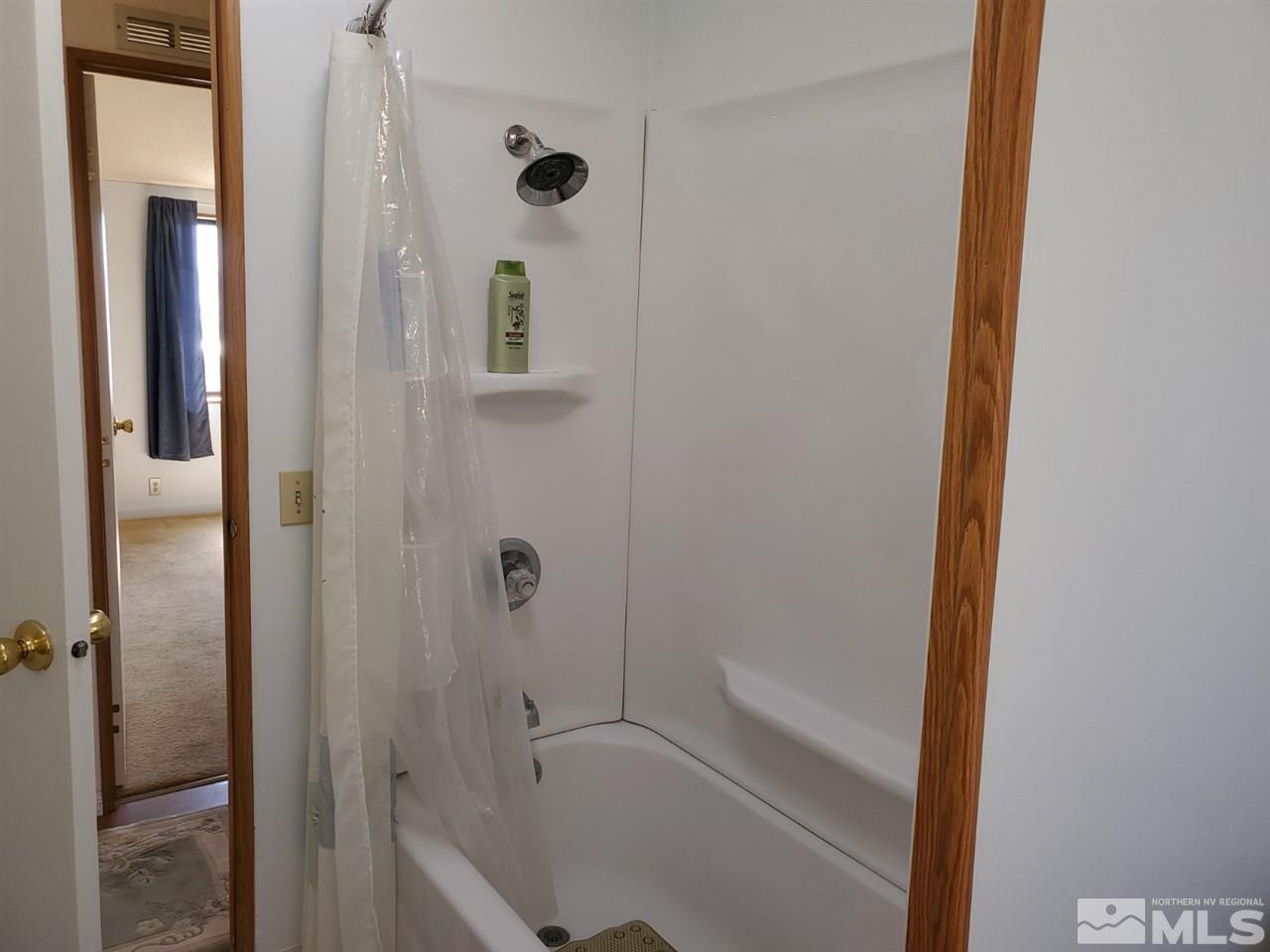 132 Lucille Drive Walker Lake, NV 89415 - Photo 27 of 36 a bathroom with a bathtub