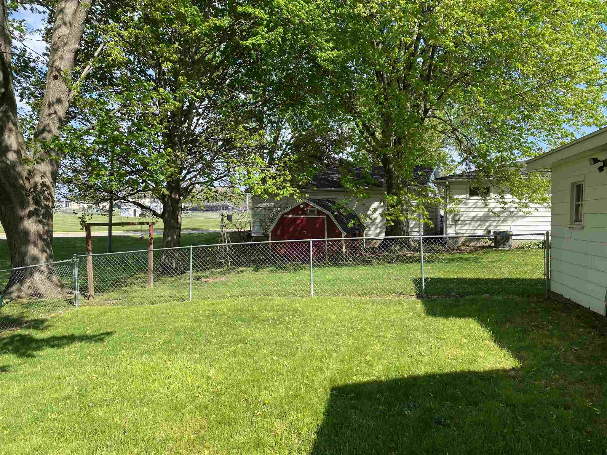 1606 Sunset Drive Rochester, IN 46975 - Photo 2 of 18