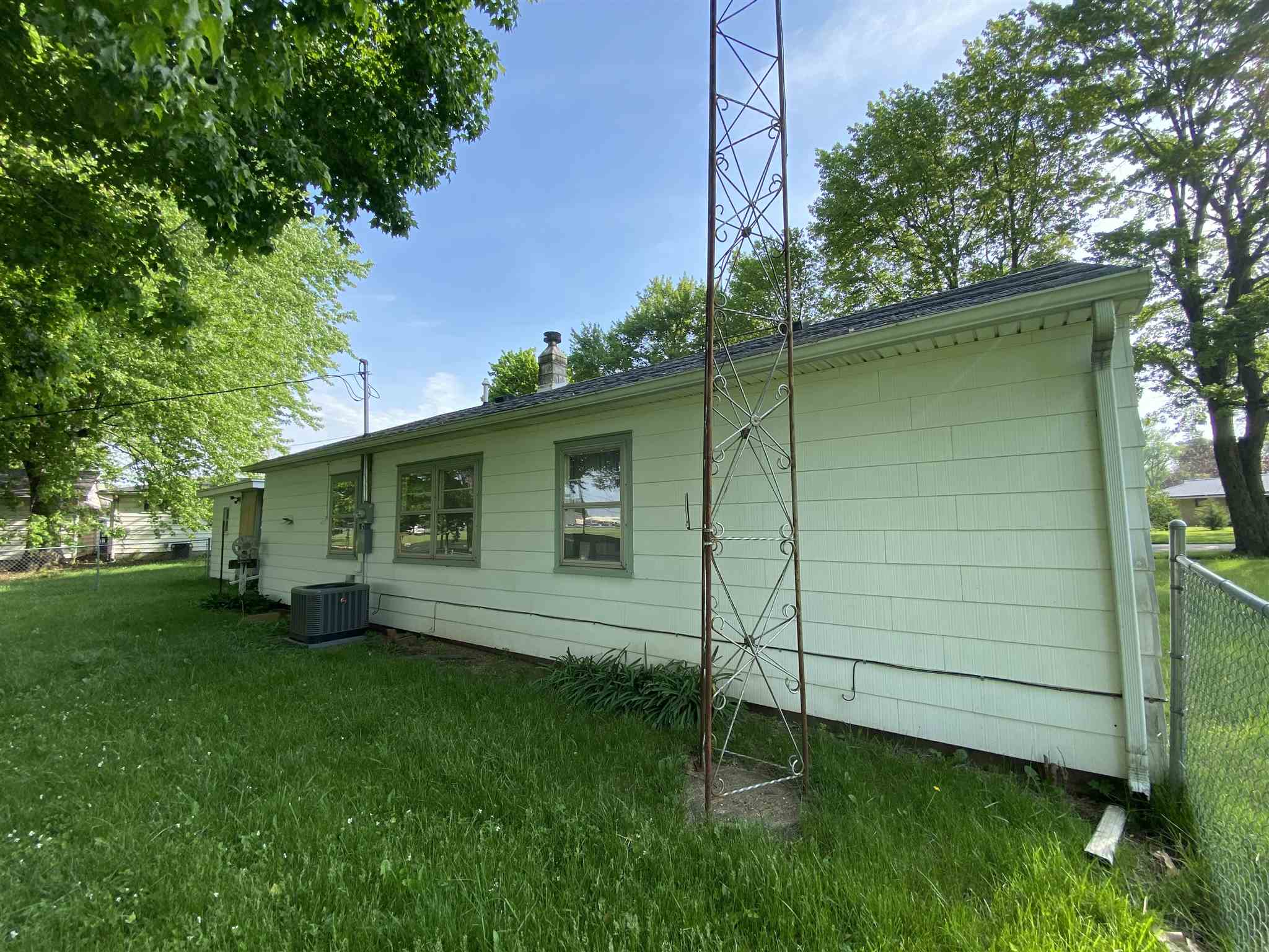 1606 Sunset Drive Rochester, IN 46975 - Photo 4 of 18