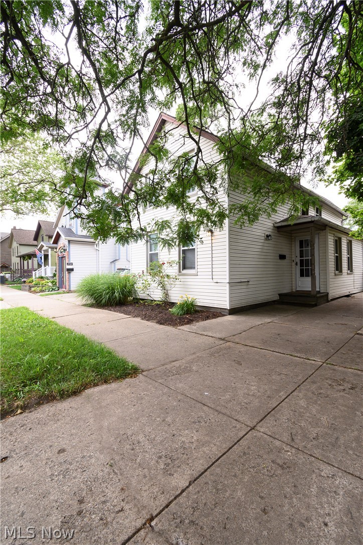 1714 Randall Road Cleveland, OH 44113 - Photo 2 of 17 Gallery Image 2