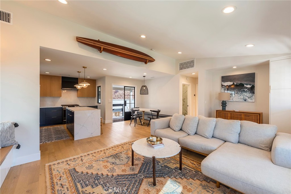 1204 Pecan Avenue Huntington Beach, CA 92648 - Photo 7 of 28