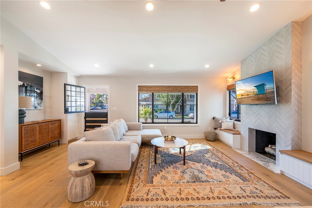 1204 Pecan Avenue Huntington Beach, CA 92648 - Photo 8 of 28