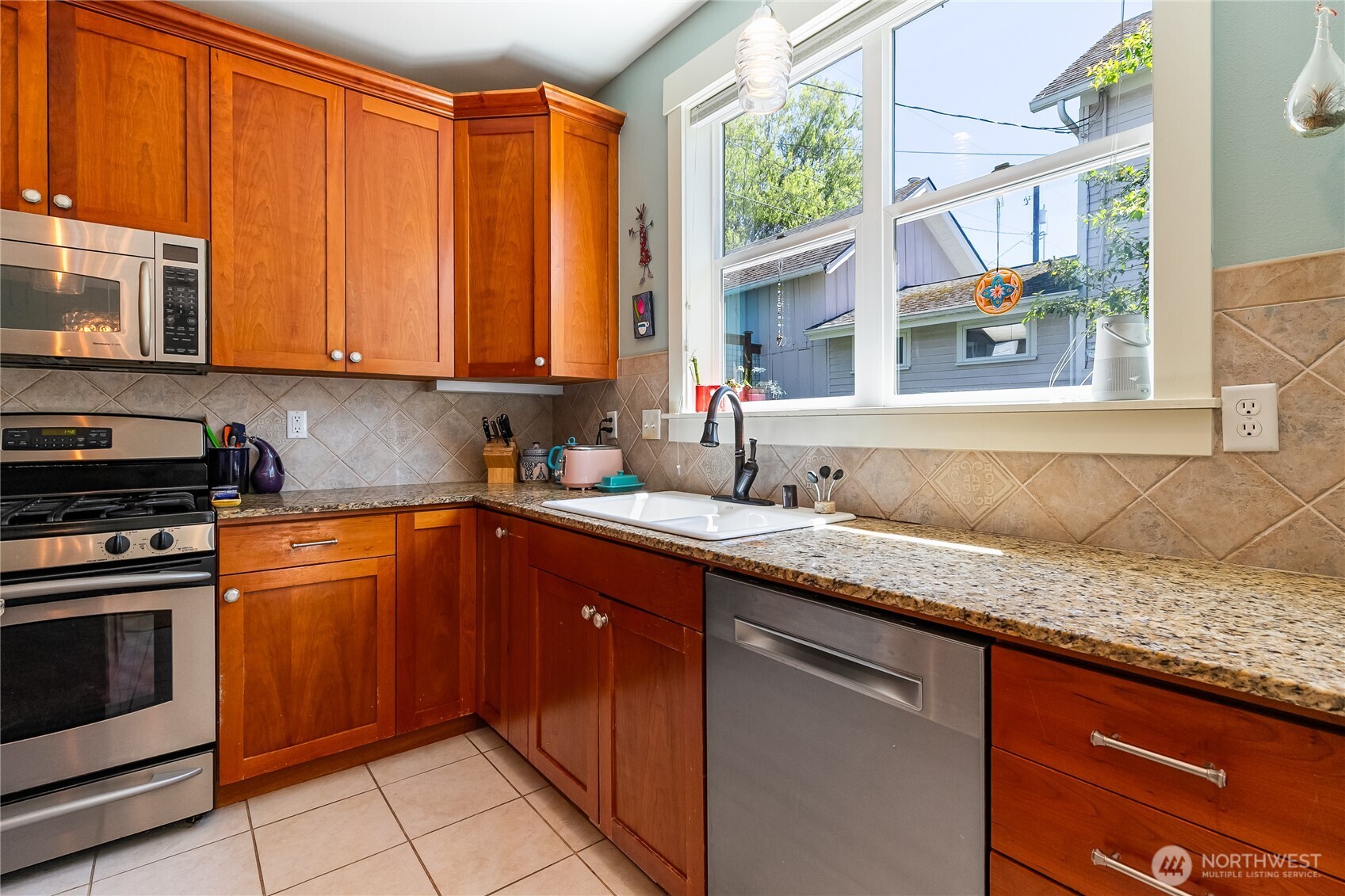 805 11th Street Bellingham, WA 98225 - Photo 12 of 35