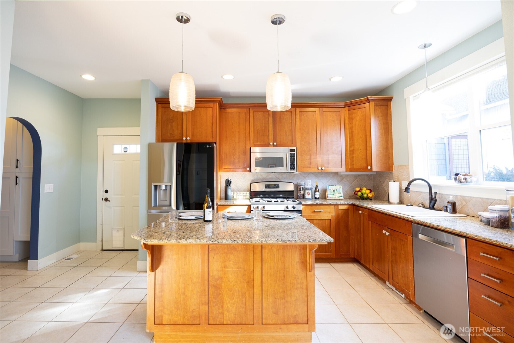 805 11th Street Bellingham, WA 98225 - Photo 13 of 35