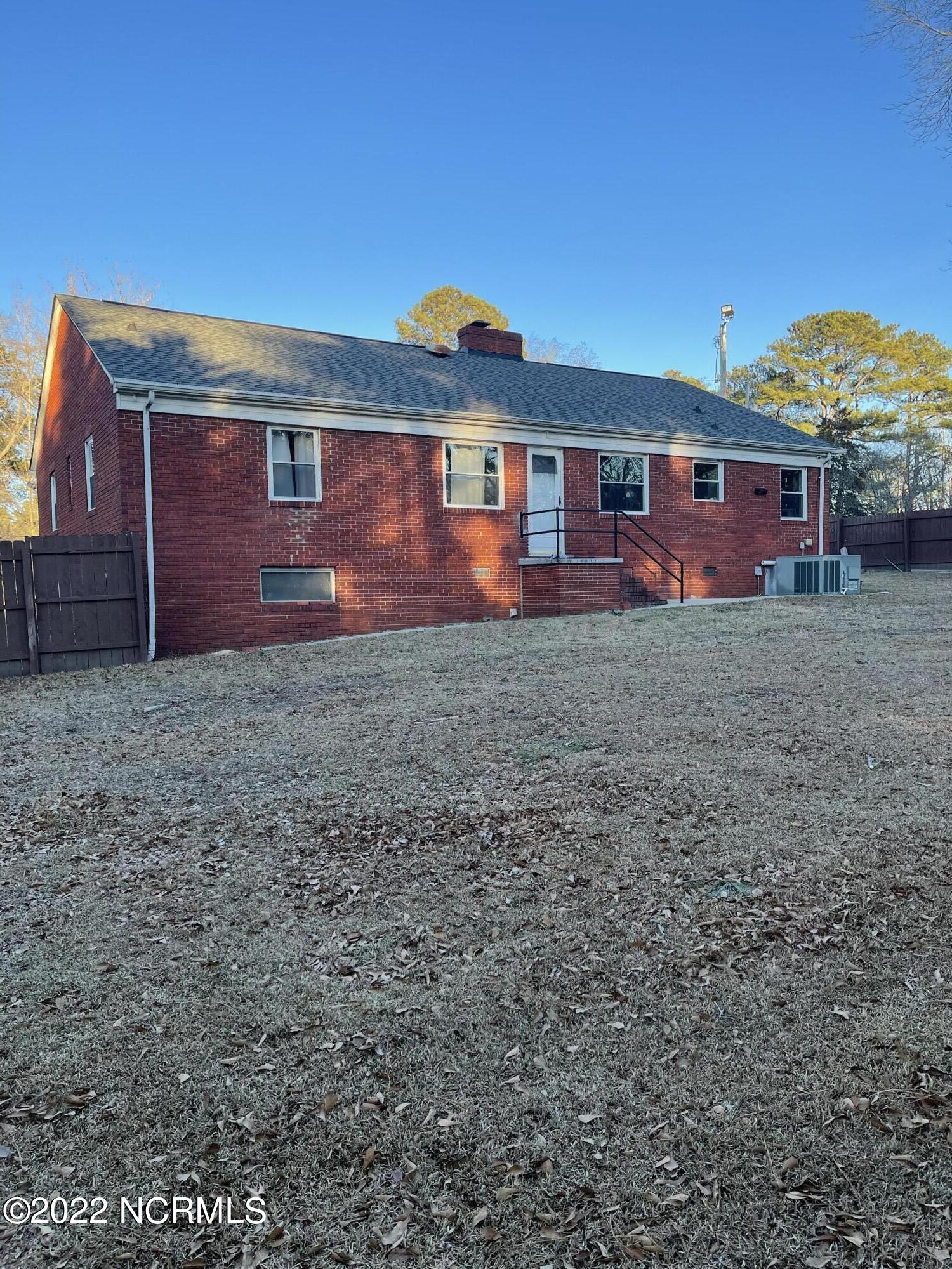 1916 Park Avenue Rockingham, NC 28379 - Photo 2 of 21 Back view