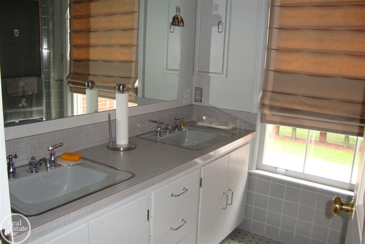 86 Lothrop Road Grosse Pointe Farms, MI 48236 - Photo 25 of 28