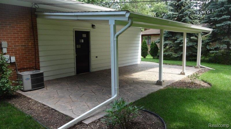 55 Nevada Avenue Rochester, MI 48309 - Photo 15 of 19 Covered Porch