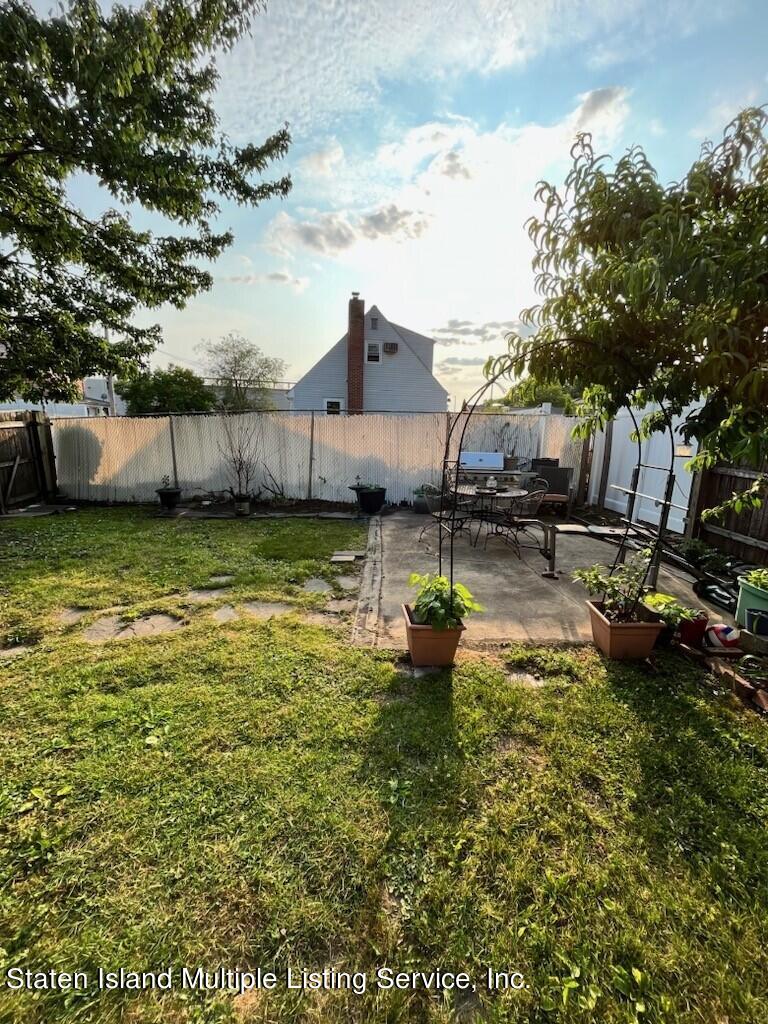 330 Harbor Road Staten Island, NY 10303 - Photo 8 of 13 thumbnail_IMG_1079