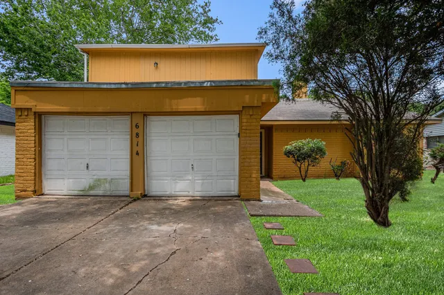 $230,000 | 6814 Indian Falls Drive, Houston, TX 77489