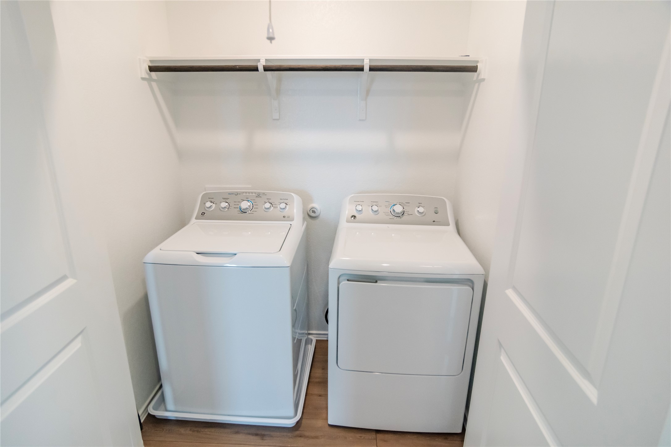 112 Dollars Drive Jarrell, TX 76537 - Photo 17 of 27 a utility room with dryer and washer