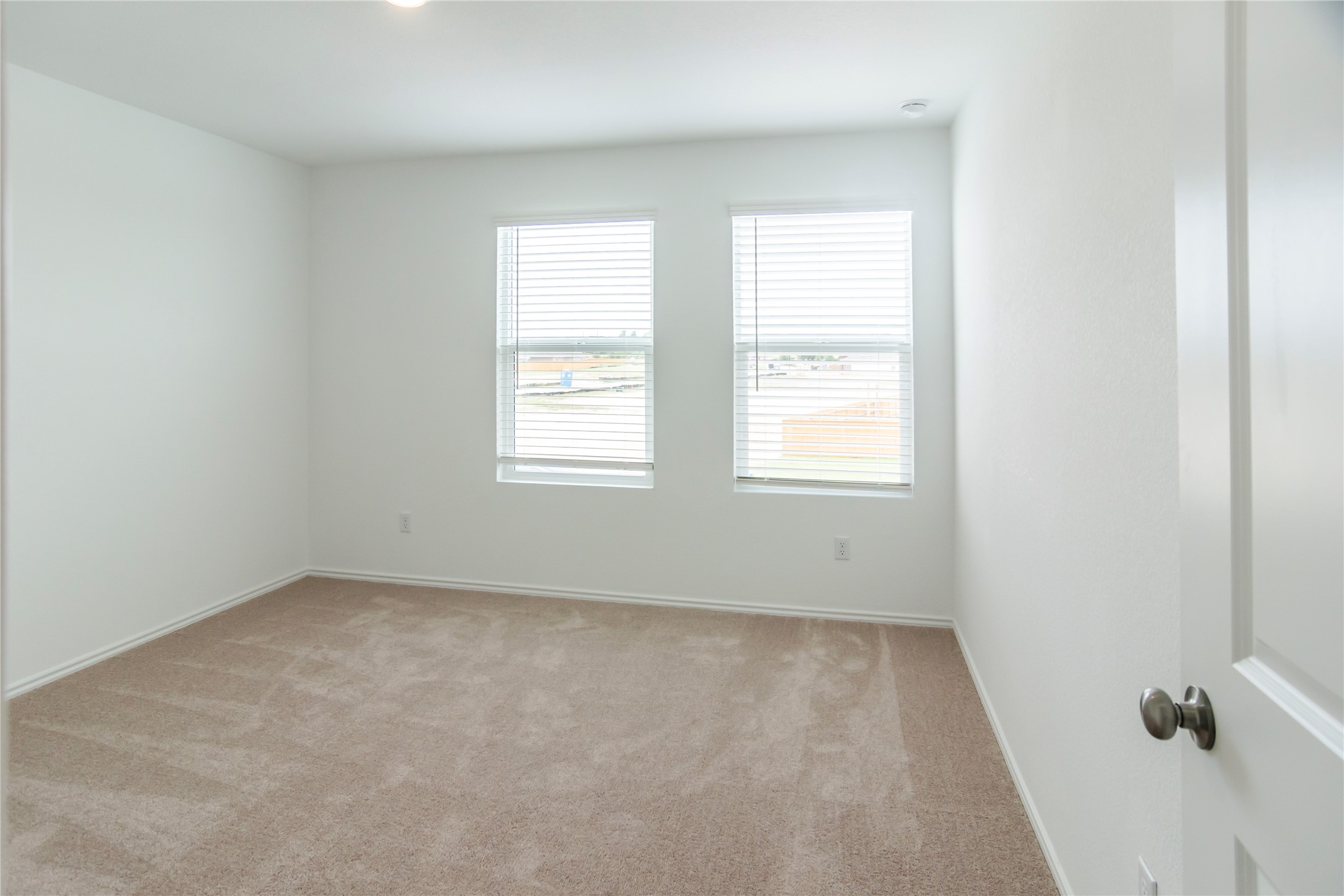112 Dollars Drive Jarrell, TX 76537 - Photo 20 of 27 an empty room with windows