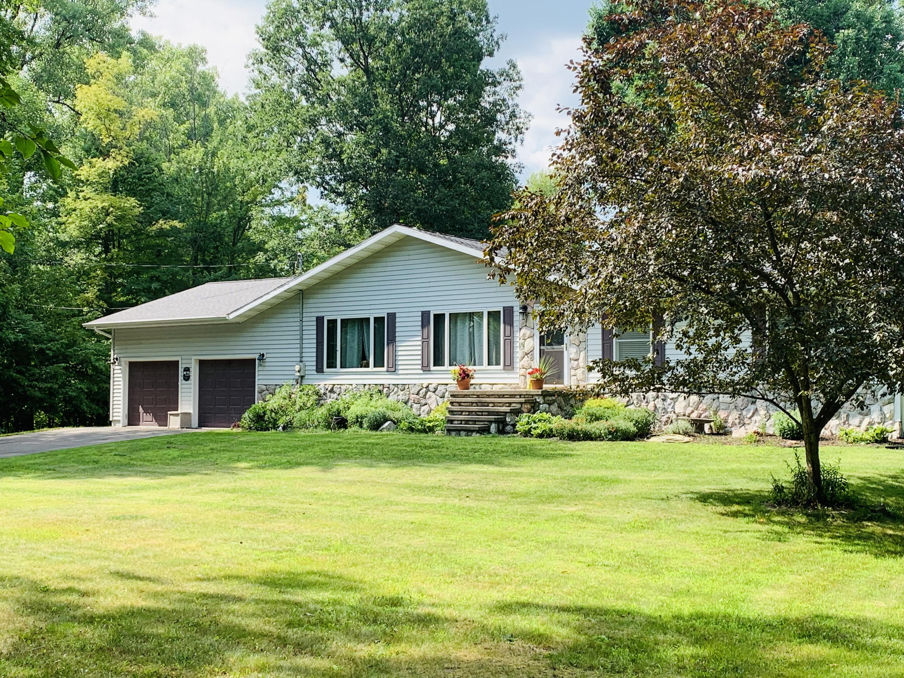 4300 Cutler Road Six Lakes, MI 48886 - Photo 2 of 18 IMG_E0933