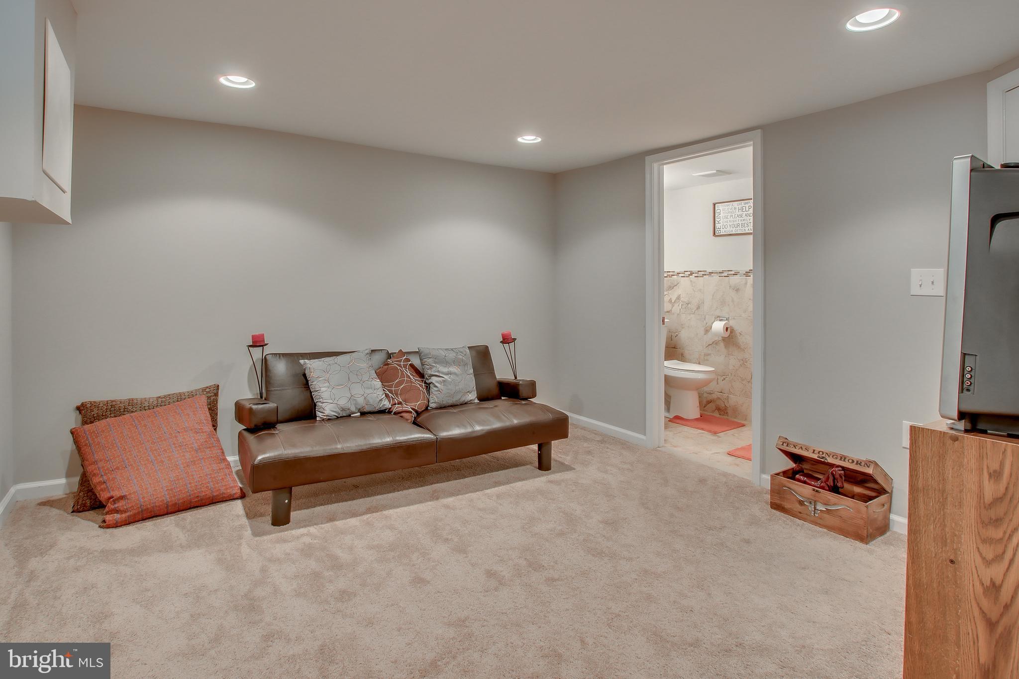 1369 Farrington Road Philadelphia, PA 19151 - Photo 16 of 22 Gallery Image 16