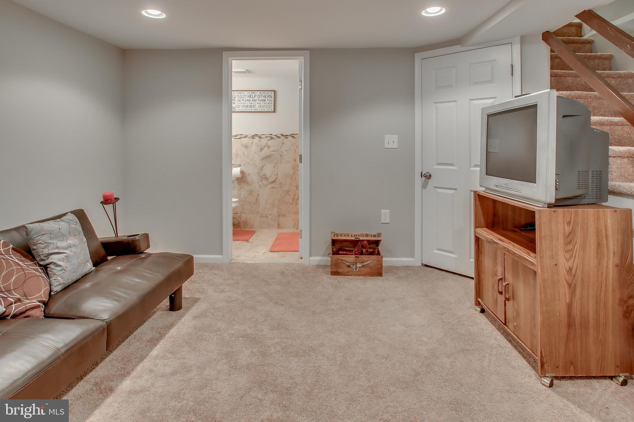 1369 Farrington Road Philadelphia, PA 19151 - Photo 17 of 22 Gallery Image 17