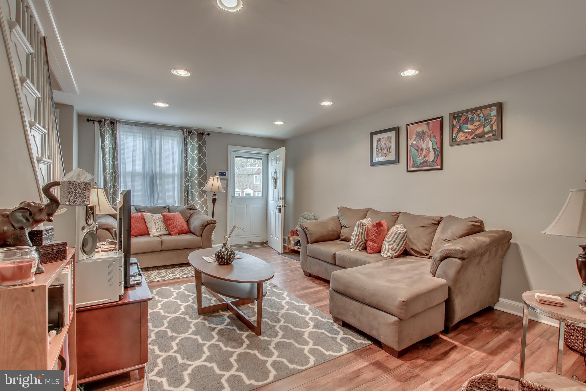 1369 Farrington Road Philadelphia, PA 19151 - Photo 3 of 22 Gallery Image 3