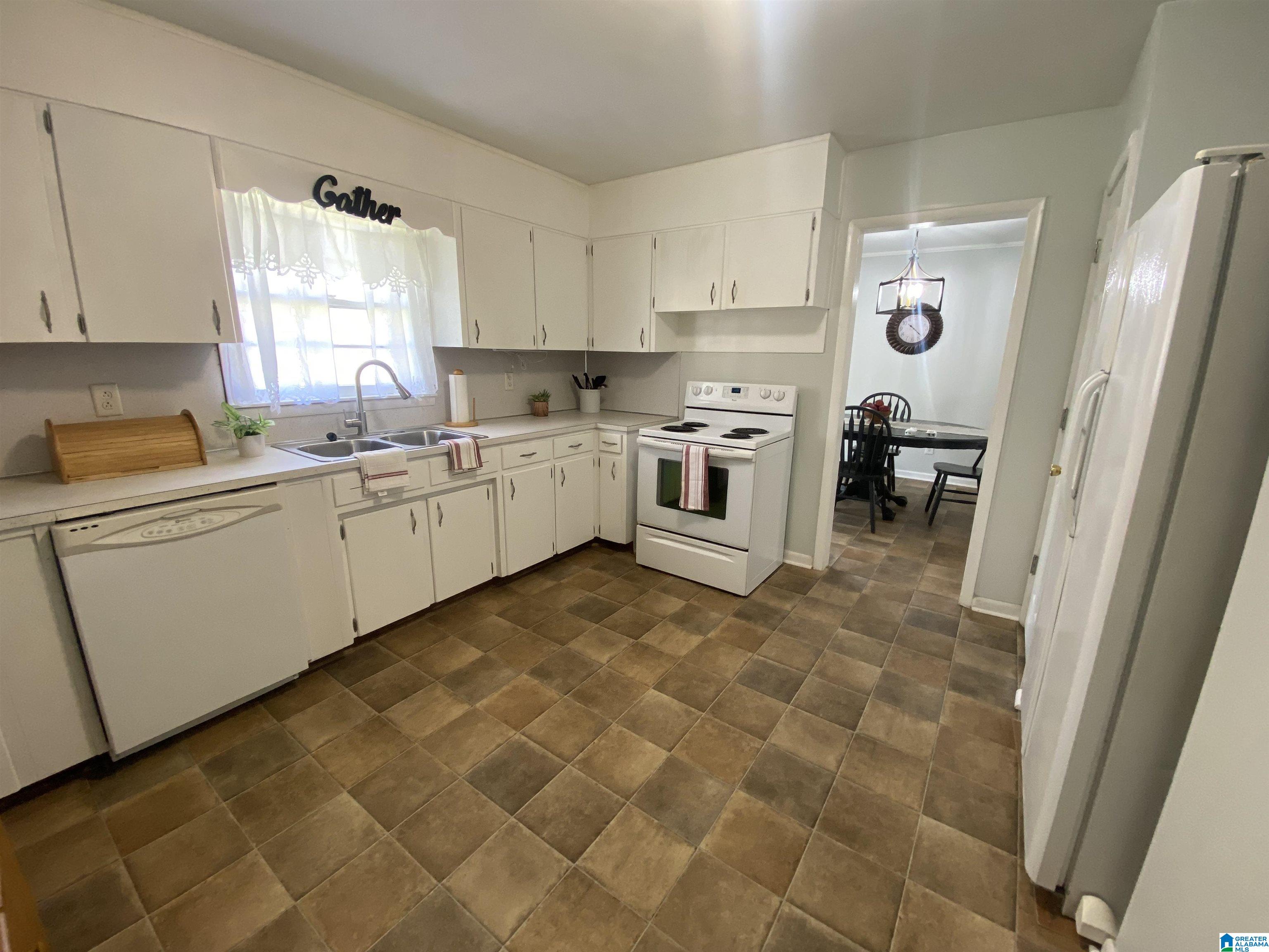 64 Pineview Street Sumiton, AL 35148 - Photo 7 of 18