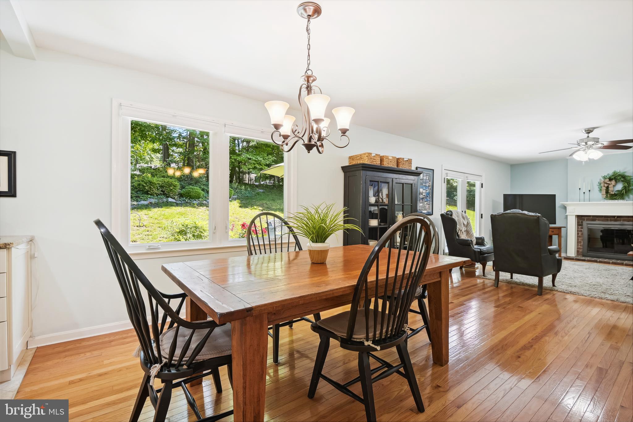 295 Locust Ridge Lane Arnold, MD 21012 - Photo 28 of 56 Eating Area is large & bright w/newer windows